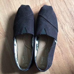 Brand New black Toms size 5